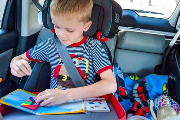 Comment divertir un enfant sur la route en voiture ?