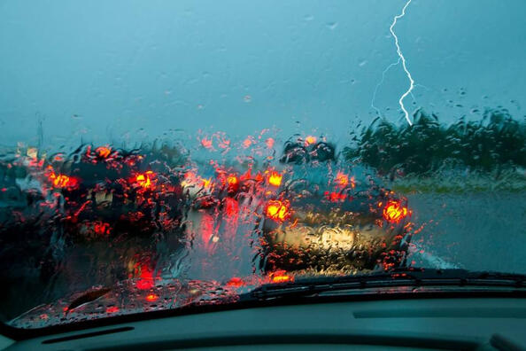 Si un orage éclate dans la voiture : que faire ?