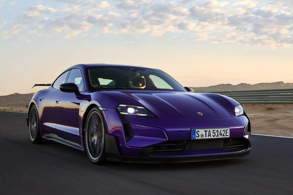 La Porsche Taycan 2024 mise à jour : rapide, longue autonomie et encore plus raffinée Photo 1