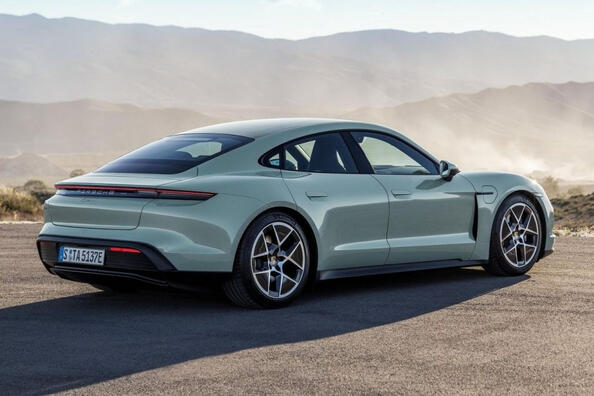 La Porsche Taycan 2024 mise à jour : rapide, longue autonomie et encore plus raffinée Photo 4