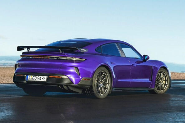 La Porsche Taycan 2024 mise à jour : rapide, longue autonomie et encore plus raffinée Photo 3