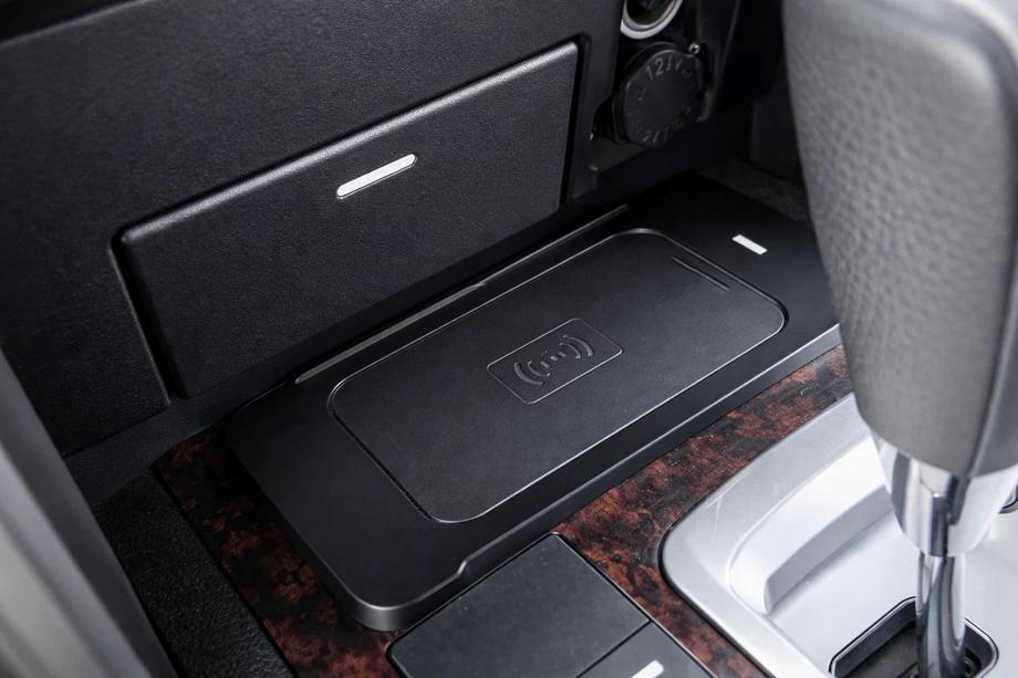 Toyota Land Cruiser 200 2007-2021 Kit de Recharge Sans Fil pour Telephone (2007-2015) Image