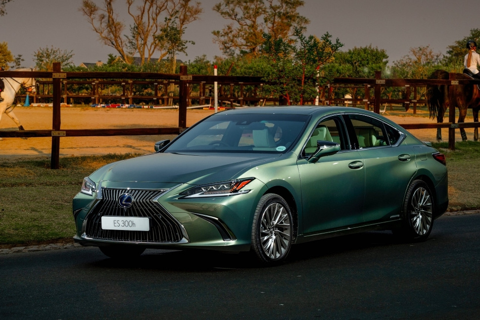 Lexus ES Hybrid : luxe et silence sur traction électrique
