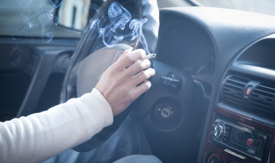 Comment se débarrasser de l’odeur de cigarette dans une voiture