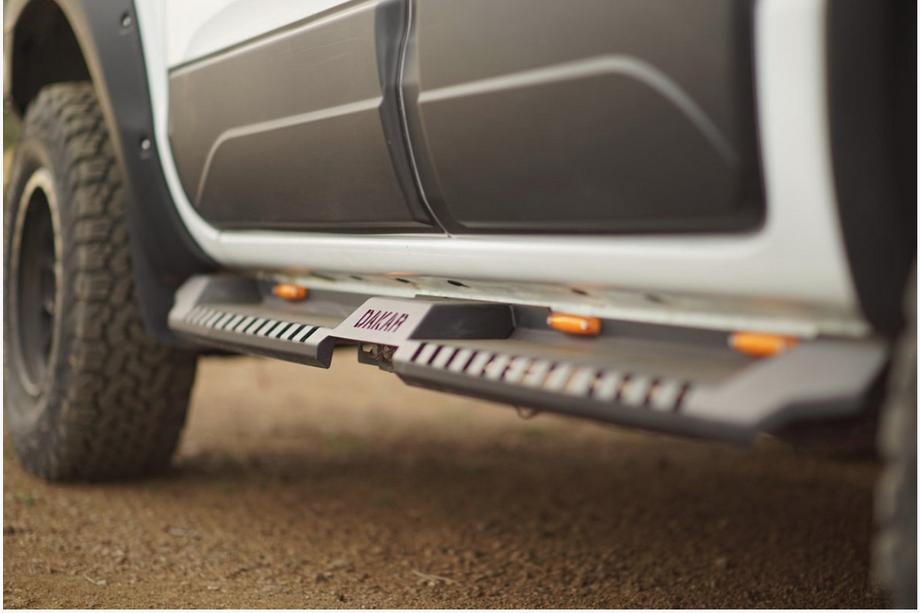 Mitsubishi L200 2015-2024 Marchepieds Latéraux Dakar V2 avec LED (2019+, 2 pcs, métal) Image