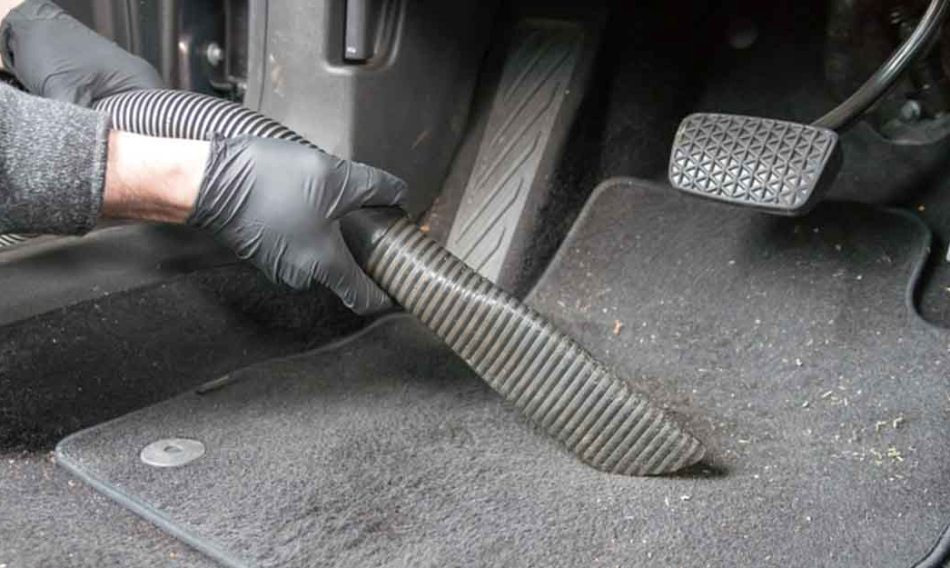 Comment nettoyer les tapis de voiture : méthodes éprouvées