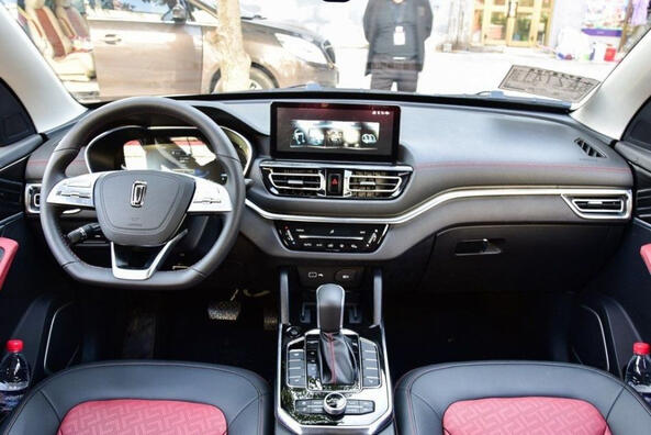 Test FAW Bestune T33 : crossover urbain élégant chinois Photo 6