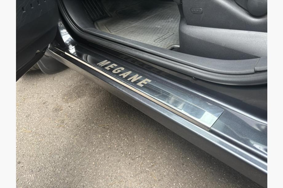Renault Megane II 2004-2009 Seuils de Porte Inox (Carmos, 4 pcs, Acier Inoxydable) Image