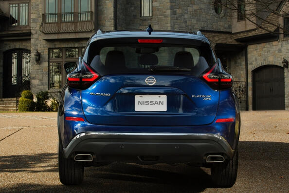 Aperçu du crossover Nissan Murano élégant et confortable Photo 4