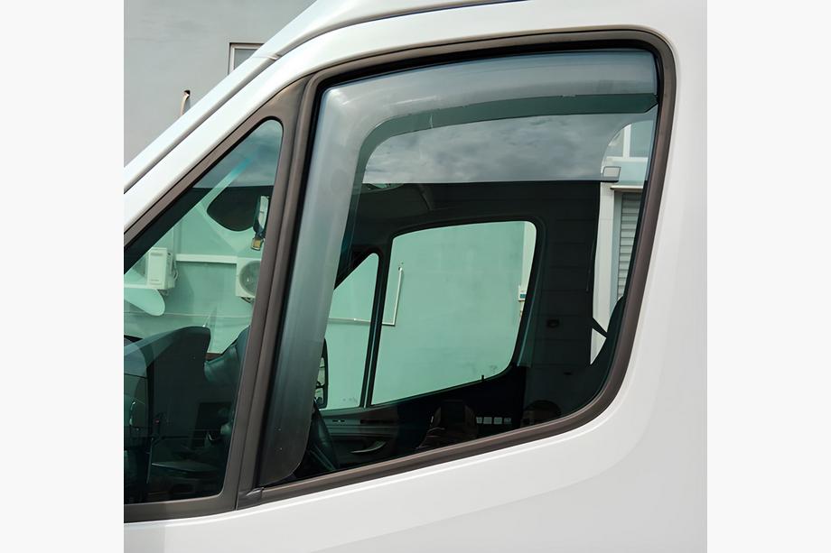 Mercedes Sprinter W907/W910 2018- Déflecteurs de vitres à insérer (fumés, 2 pcs, Cagatay) Photo 1