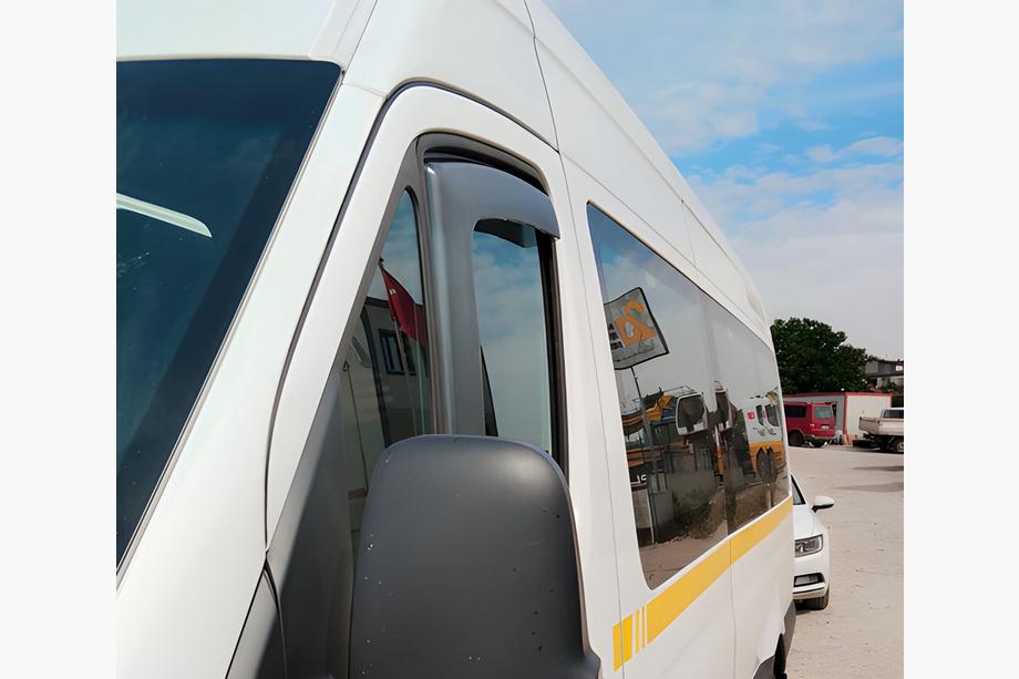 Mercedes Sprinter W907/W910 2018- Déflecteurs de vitres à insérer (fumés, 2 pcs, Cagatay) Photo 2