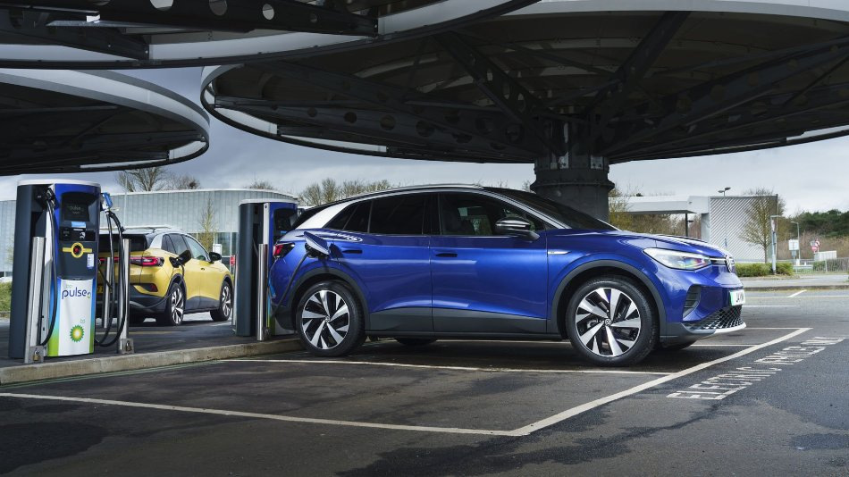 Comment augmenter l’autonomie d’une voiture électrique : conseils utiles