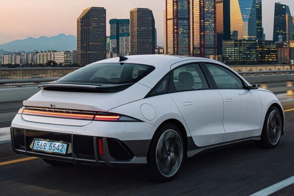 Test de la berline électrique Hyundai IONIQ 6 Photo 3