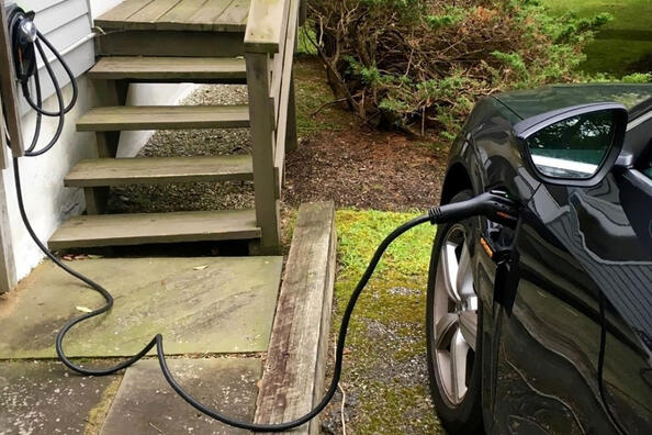 Comment utiliser une voiture électrique pour alimenter la maison : avantages et possibilités Photo 1