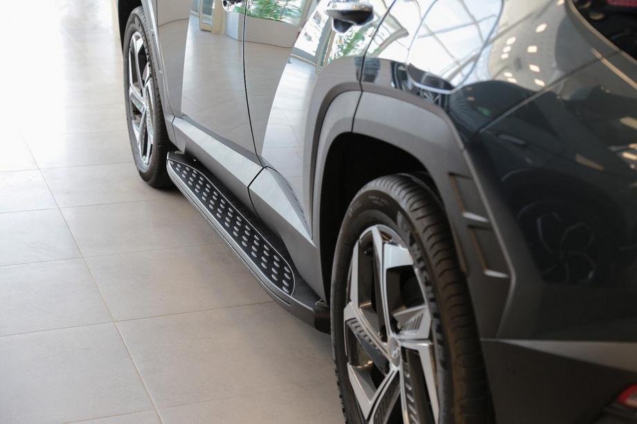 Hyundai Tucson NX4 2021- Marchepieds Latéraux Shining Black (2 pcs, Aluminium) Image