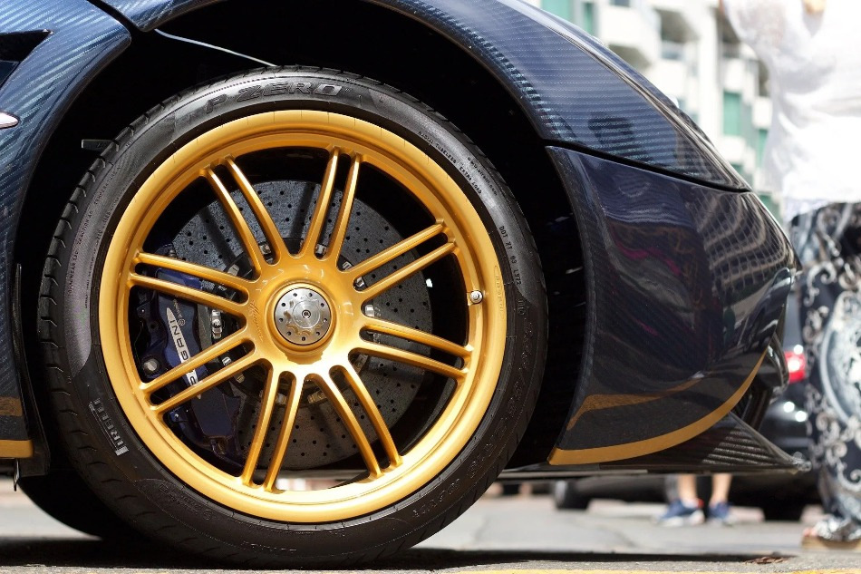 Comment choisir la couleur des jantes d’une voiture ?