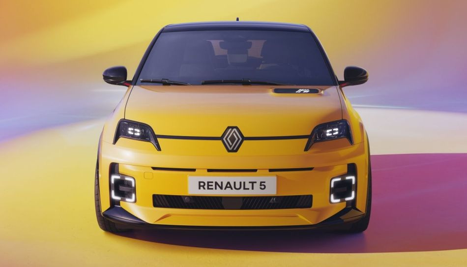 Test de la voiture électrique sous-compacte Renault 5 E-Tech 2024