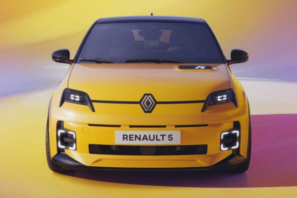 Test de la voiture électrique sous-compacte Renault 5 E-Tech 2024