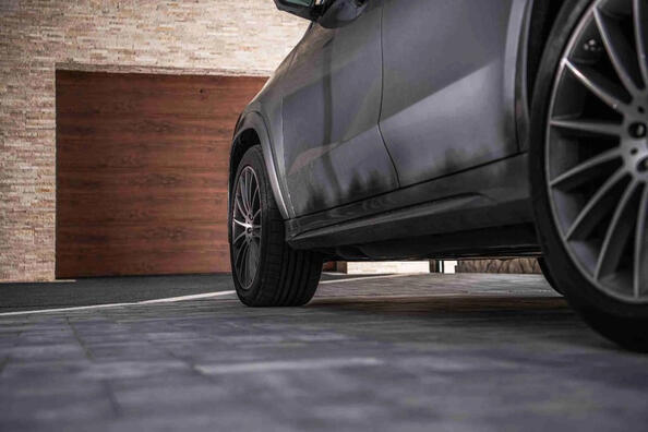 Pourquoi la voiture rouille-t-elle dans le garage ?