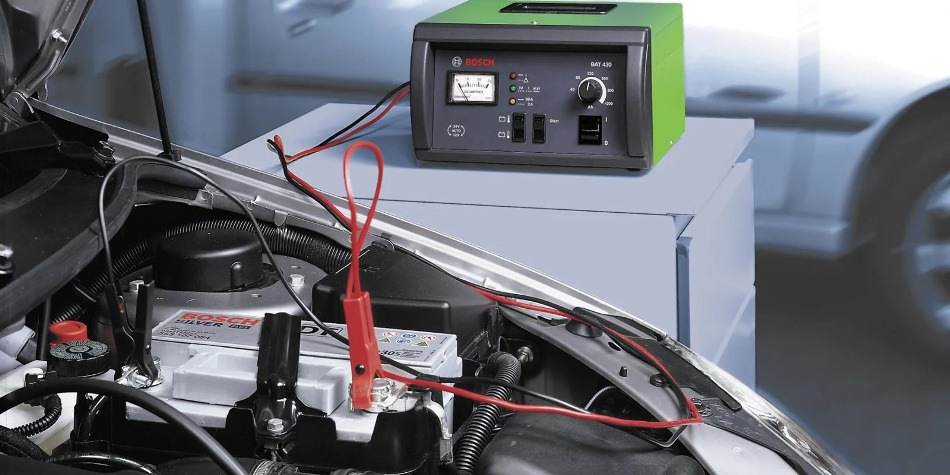 Pourquoi une batterie de voiture met-elle beaucoup de temps à se charger : raisons et solutions