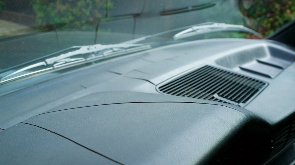 Comment restaurer le plastique à l’intérieur d’une voiture ?