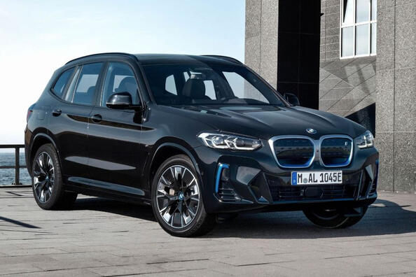 BMW iX3 2021 : examen détaillé du crossover électrique mis à jour Photo 1