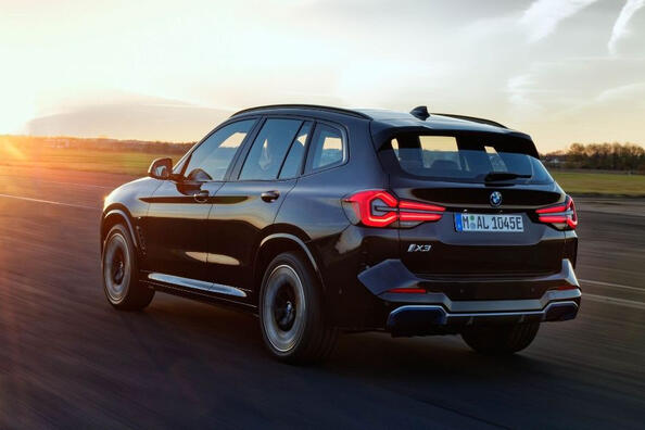 BMW iX3 2021 : examen détaillé du crossover électrique mis à jour Photo 3