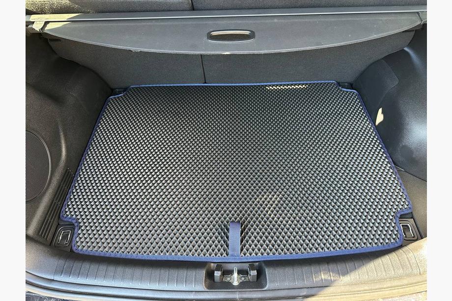 Kia Niro 2016–2021 Tapis de coffre (E-Niro 2018-2022, avec caisson de basses, Noir) Image