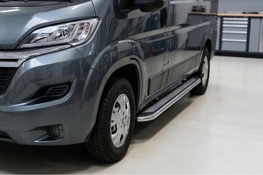 Opel Movano 2021- Marchepieds Latéraux Maydos V2 (2 pcs, Aluminium & Inox) Empattement Court Photo 1