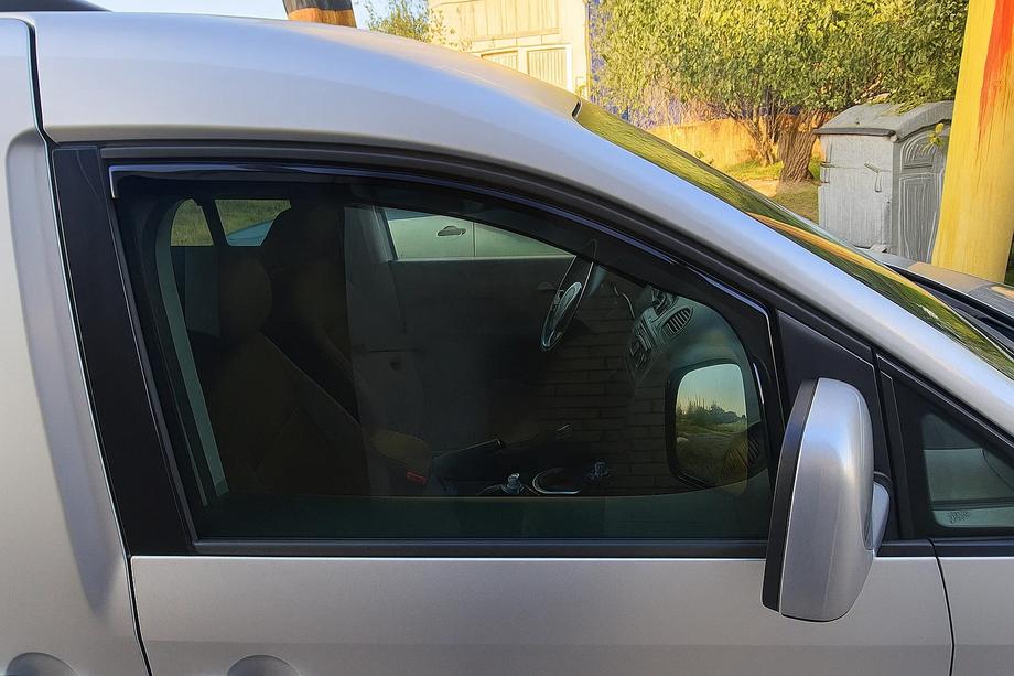 Volkswagen Caddy 2015-2020 Déflecteurs de vent à insérer Niken Luxury (2 pcs) Photo 4
