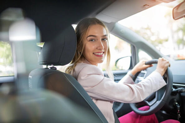 Astuces pour les conductrices : confiance au volant