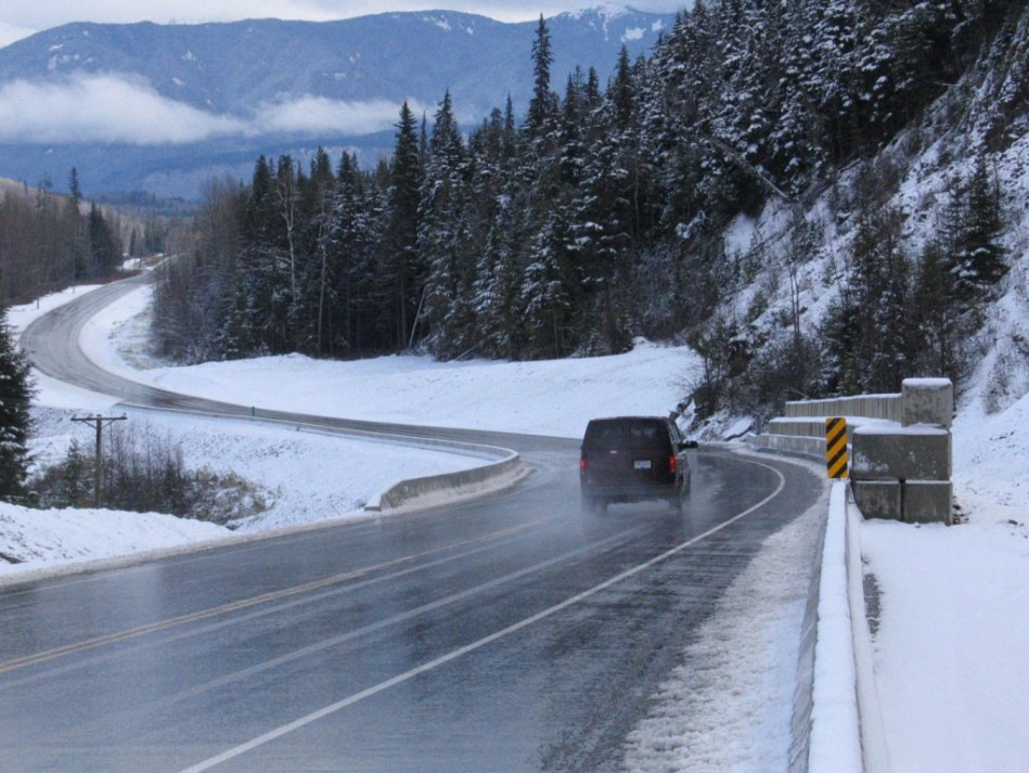 Comment éviter un accident sur une route glissante ?