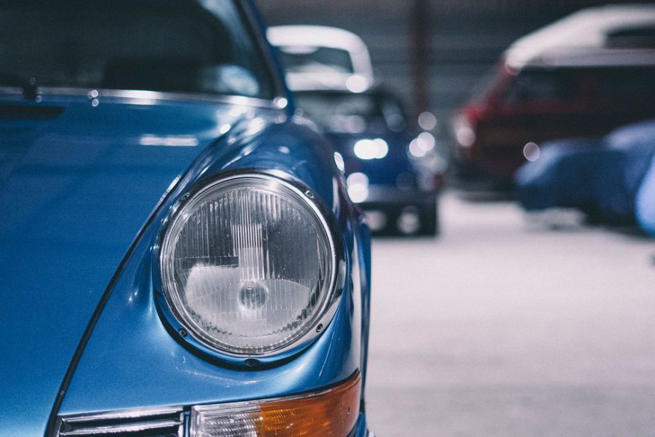 Comment préparer une voiture pour un long parking : astuces pour sauver la voiture