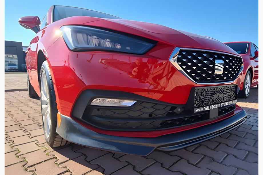 Seat Leon 2020- Lame avant DPT V-1 (Noir Brillant) Photo 1