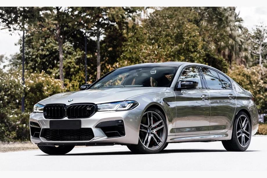 BMW Série 5 G30/G31 2017–2023 Grilles de calandre type M-Look (2021-2023, noir brillant) Image