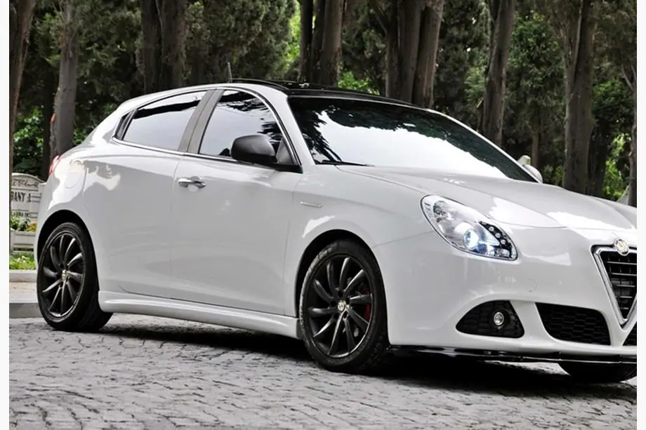 Alfa Romeo Giulietta 2010-2020 Bas de Caisse DPT (Noir Brillant) Image