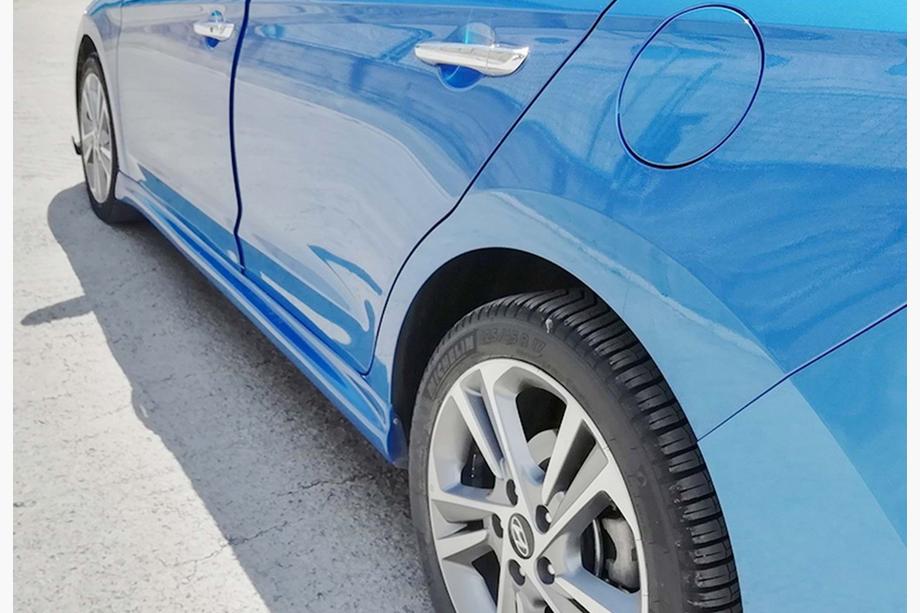 Hyundai Elantra (AD) 2015-2020 Bas de Caisse DPT (Noir Brillant) Image