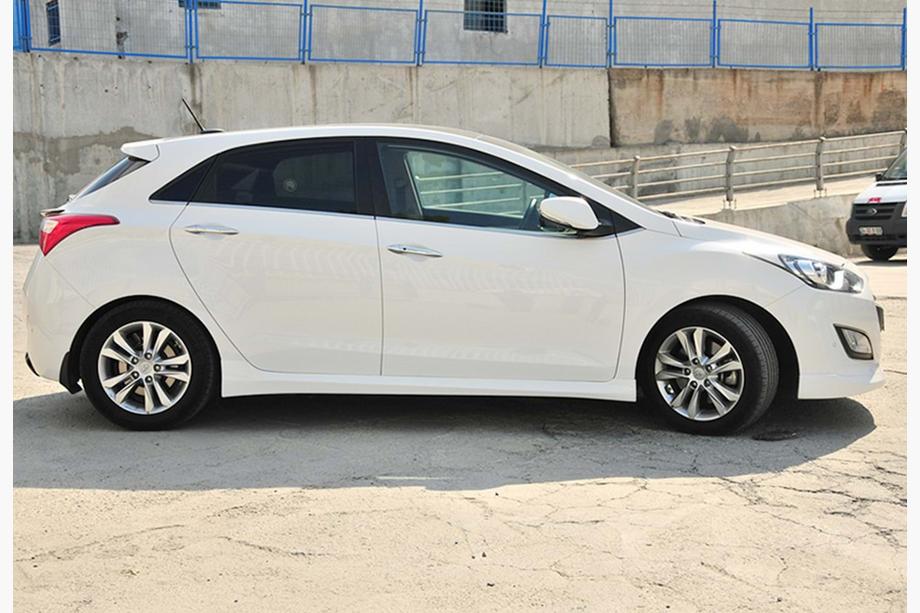 Hyundai I-30 2012-2017 Bas de Caisse DPT (Noir Brillant) Photo 2