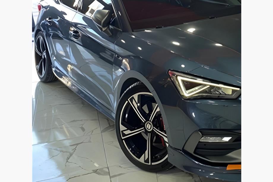 Seat Leon 2020- Bas de Caisse DPT (Noir Brillant) Image