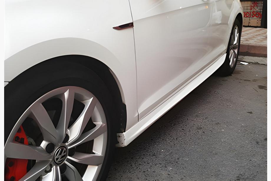 Volkswagen Golf 8 2019- Bas de Caisse DPT V-1 (Noir Brillant) Photo 1