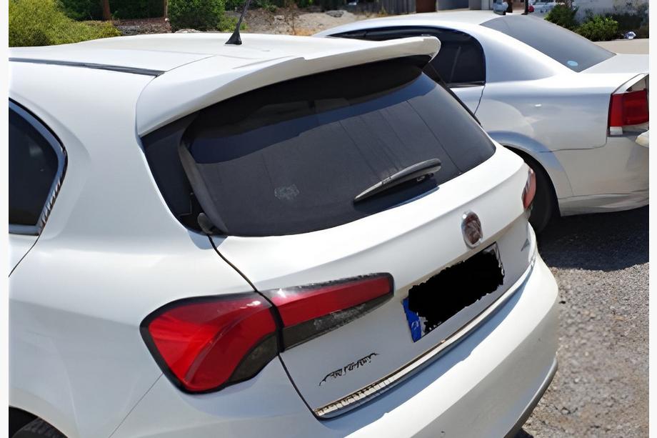 Fiat Tipo 2016- Aileron DPT (HB, Noir Brillant) Image