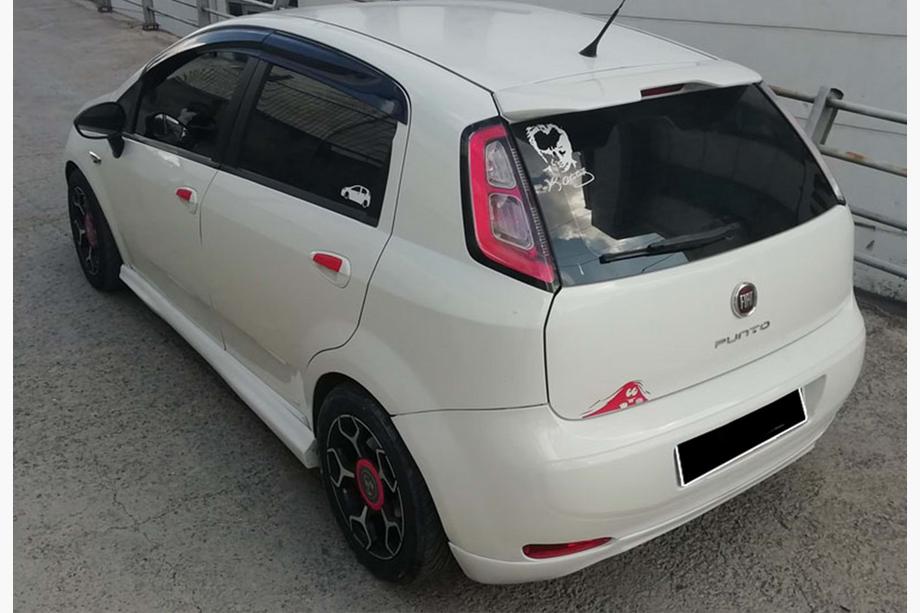 Fiat Punto Grande/EVO 2006-2018 Aileron DPT (Noir Brillant) Image
