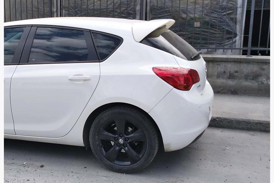 Opel Astra J 2009-2015 Aileron DPT (HB, à peindre) Photo 5