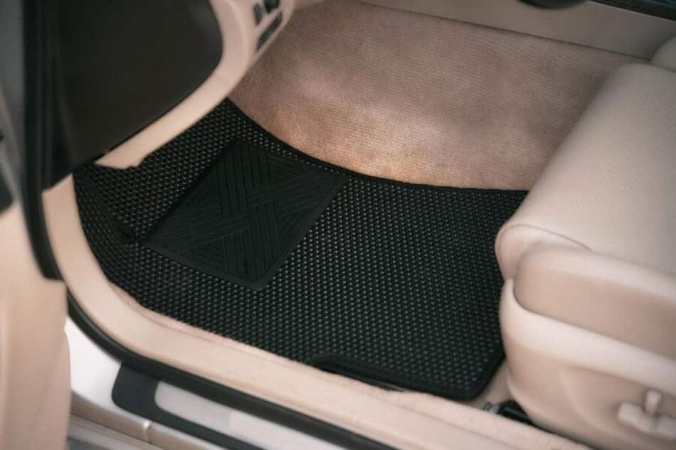 Comment choisir des tapis de sol pour l’intérieur de la voiture : un guide pratique