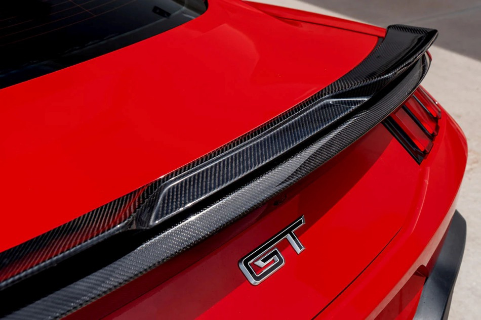 Quel matériau est le meilleur spoiler de voiture