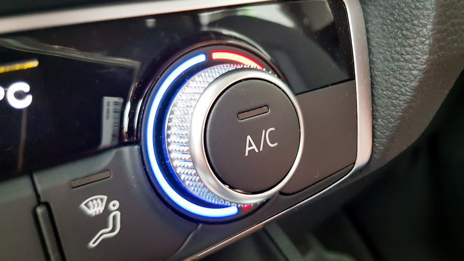 Comment bien utiliser le climatiseur de voiture en hiver : conseils utiles