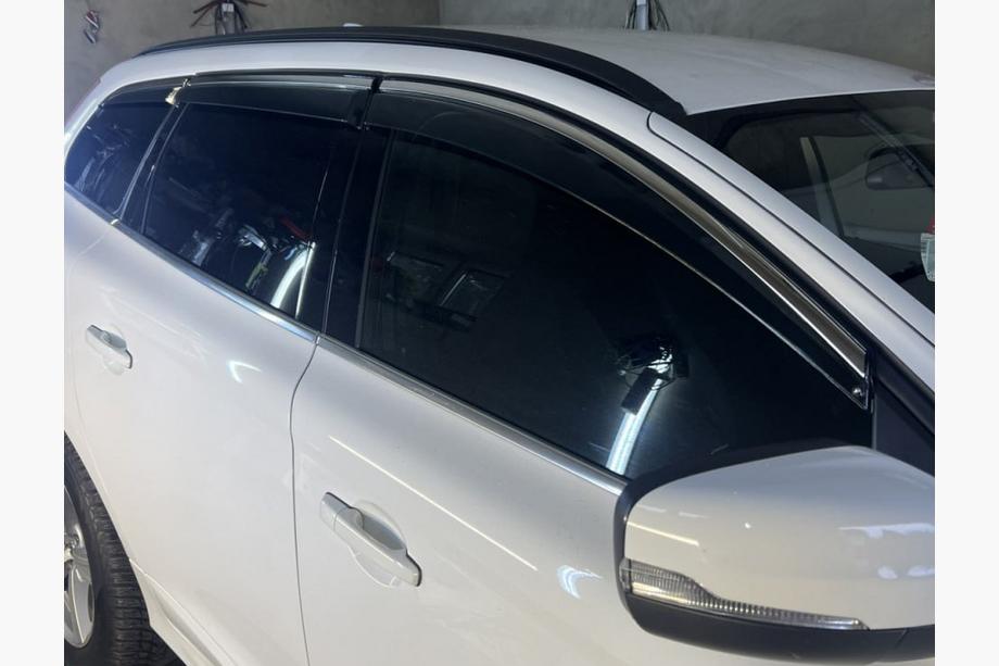 Volvo XC60 2009-2017 Déflecteurs de vitres avec moulure chromée Niken Luxury (6 pcs) Image