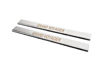 Chrysler Voyager 2008-2016 Seuils de porte Carmos (2 pcs, inox) photo 2