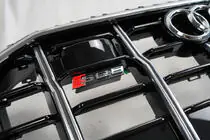 Audi Q8 2018- Calandre Avant SQ-Style (2018-2023, noir avec chrome) photo 9