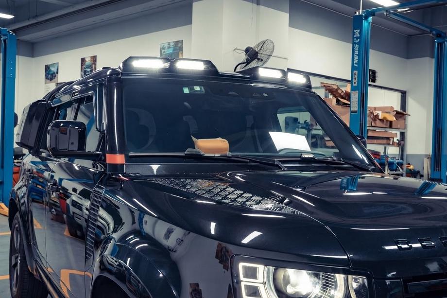 Land Rover Defender 2019- Visière de pare-brise avec 4 LED Image